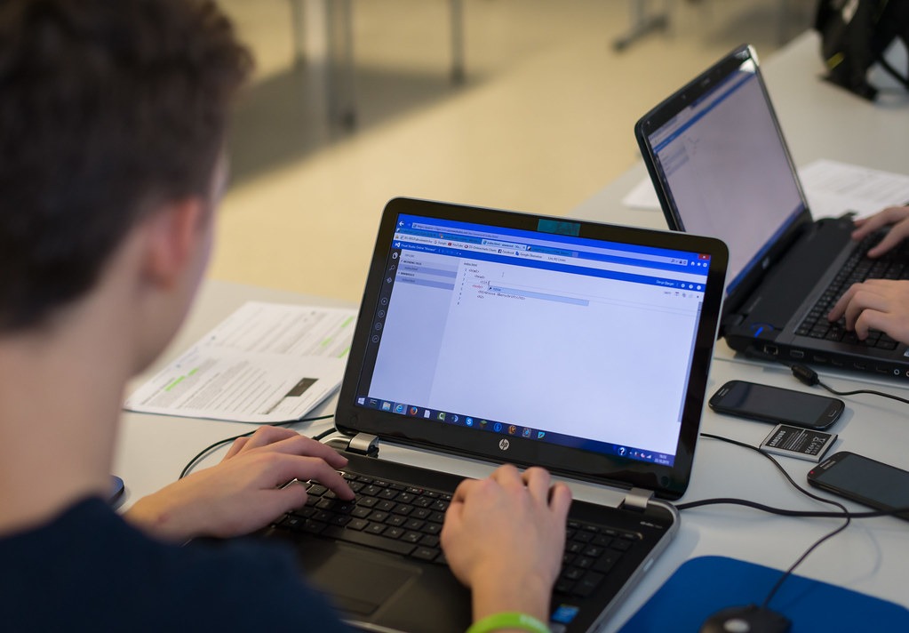 "CoderDojo Linz" by rainerstropek@yahoo.com is licensed under CC BY 2.0.